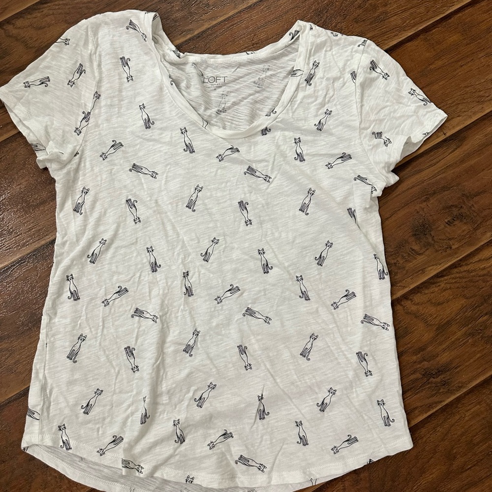 Ann Taylor Loft size medium cat tee